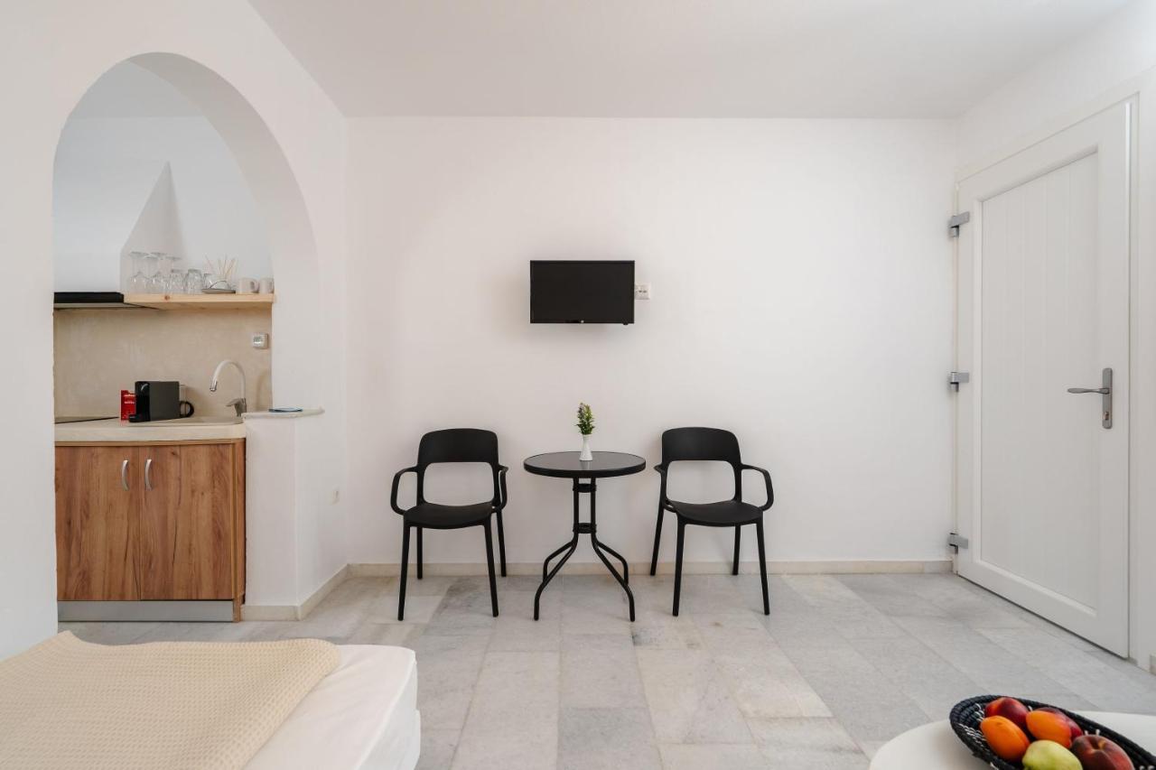 Celestial Seaview Apartments- Apollon Naxos City エクステリア 写真